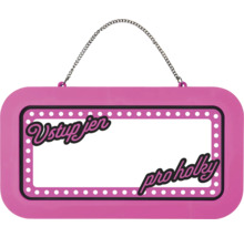 Růžová plastová cedulka na dveře s kovovým řetízkem a nápisem Vstup jen pro holky.