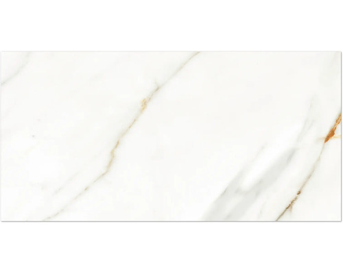 Dlaždice v mramorovém vzhledu se zlatohnědým žilkováním.