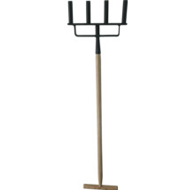 Provzdušňovací vidle se 4 hroty a dřevěnou násadou s T-rukojetí.