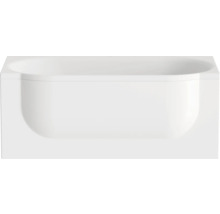 Bílá vestavná vana s čelním panelem a zaobleným vnitřním tvarem.