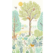 Tapeta s lesní scénou, zvířaty jako liška, zajíc a veverka a různými stromy a rostlinami v ilustračním stylu.