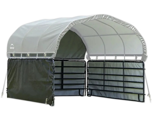Přístřešek ShelterLogic s obloukovou střechou, kovovým rámem a plachtovými stěnami pro zvířata nebo skladování.