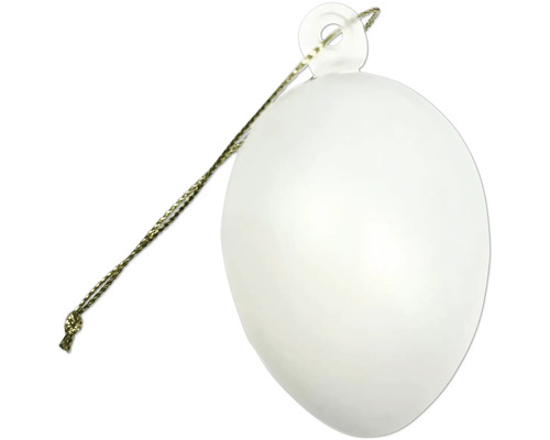 Bílé velikonoční vajíčko z plastu k zavěšení se zlatým provázkem.