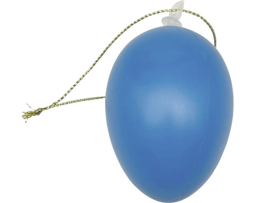 Modré plastové velikonoční vajíčko se zlatou šňůrkou na zavěšení.