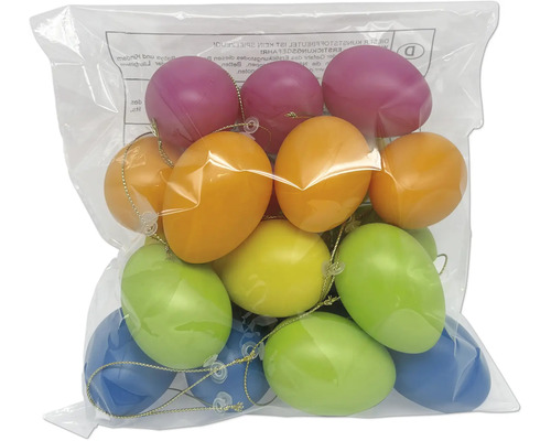 Plastová velikonoční vajíčka k zavěšení v různých barvách se zlatými provázky v průhledném obalu.