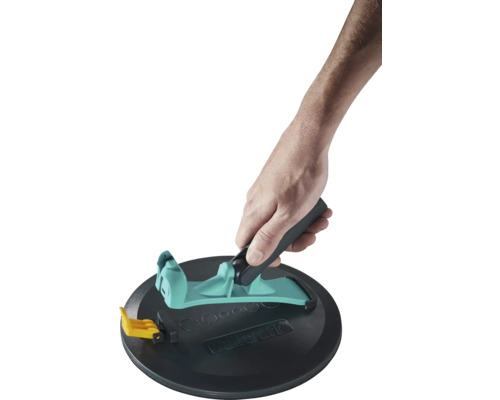 Centrovací pomůcka Wolfcraft pro vykružovací pily s přísavkou a rukojetí, držená rukou.