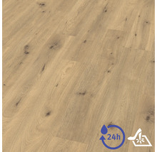 Světle hnědá laminátová podlaha s dekorem dubu a suky, odolná proti vodě 24 hodin a poškrábání.