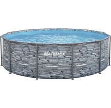 Kruhový bazén Marimex s konstrukcí a vnější stěnou v dekoru kamene, naplněný vodou.