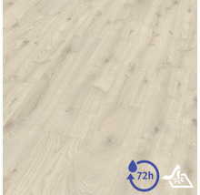 Laminátová podlaha ve světlém dubovém dekoru, 72 hodinová ochrana proti vodě a světlostálá.