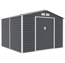 Kovový zahradní domek v tmavě šedé barvě s bílým rámem, sedlovou střechou a dvoukřídlými dveřmi.