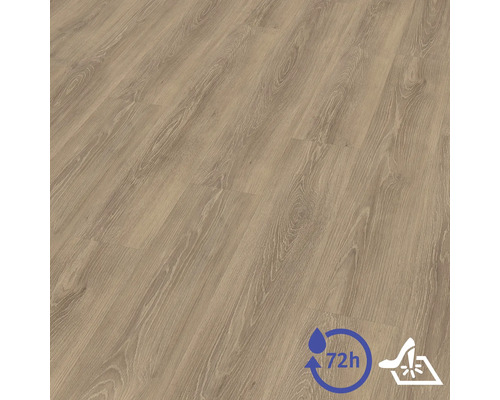 Laminátová podlaha se strukturou dřeva, voděodolná po dobu sedmdesáti dvou hodin a odolná proti poškrábání.