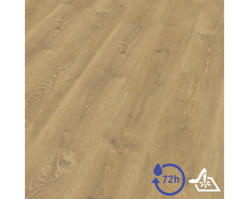 Laminátová podlaha se vzhledem dubu se strukturou a suky. Voděodolná po dobu 72 hodin a povrch odolný proti poškrábání.