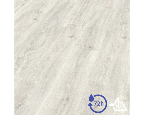 Laminátová podlaha s texturou dřeva, voděodolná až 72 hodin.