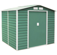 Zelený kovový zahradní domek se sedlovou střechou, posuvnými dveřmi a dvěma větracími otvory nad dveřmi.