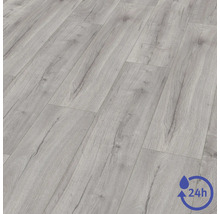 Laminátová podlaha s dekorem dřeva a 24 hodinovou odolností proti vodě.