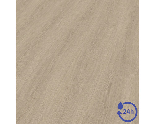 Laminátová podlaha s dekorem dubu a strukturou dřeva, voděodolná až 24 hodin.