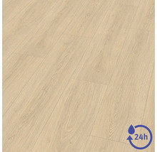 Laminátová podlaha se vzhledem dubu s 24hodinovou odolností proti vodě.