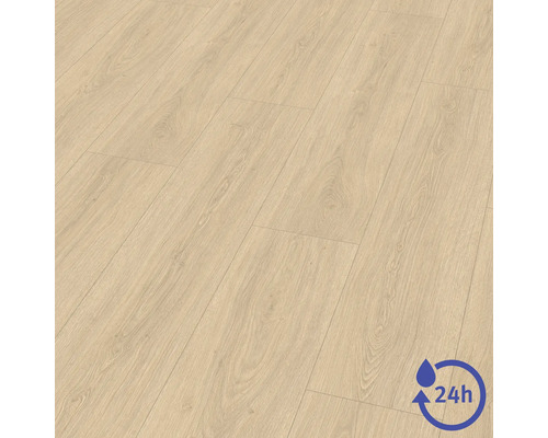 Laminátová podlaha se vzhledem dubu s 24hodinovou odolností proti vodě.
