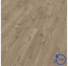 Laminátová podlaha se vzhledem dubu s texturou dřeva a symbol pro 24hodinovou ochranu proti vodě.