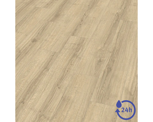 Laminátová podlaha se vzhledem dubu, 24hodinová odolnost proti vodě.