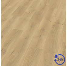 Laminátová podlaha se vzhledem dubu s viditelnou strukturou dřeva, odolná proti vodě po dobu 24 hodin.