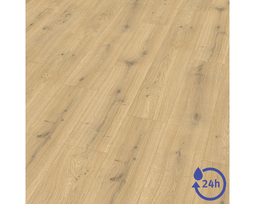 Laminátová podlaha se vzhledem dřeva, dekor dubu s suky a symbolem pro 24hodinovou odolnost proti vodě.