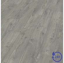 Laminátová podlaha v dekoru šedého dubu s texturou dřeva a 24hodinovou odolností proti vodě.