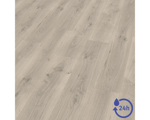 Laminátová podlaha ve vzhledu dubu s kresbou dřeva a ochranou proti vodě po dobu 24 hodin.