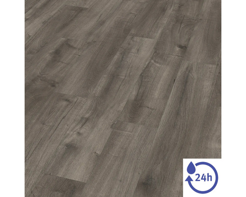 Laminátová podlaha se vzhledem tmavého dubu se strukturovaným povrchem a 24 hodinovou odolností proti vodě.