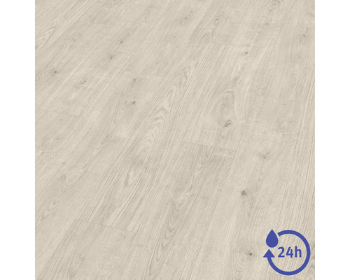 Laminátová podlaha ve světlém dekoru dřeva s viditelnou strukturou a symbolem pro ochranu proti vodě po dobu 24 hodin.
