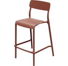 Kovová barová židle s opěradlem a opěrkou na nohy v červenohnědé barvě.