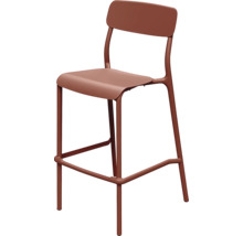 Barová židle s opěradlem a opěrkou na nohy z kovu v terakotové barvě.