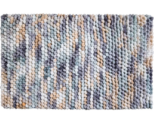 Strukturovaná koupelnová předložka s nopkovým designem v tlumených barvách, uspořádaná ve svislých řadách.