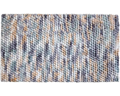 Vícebarevný smyčkový koberec s texturovaným nopkovým povrchem.