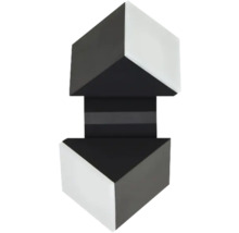 Moderní nástěnné svítidlo s geometrickým designem kostky, černá a bílá barva, svícení nahoru i dolů.