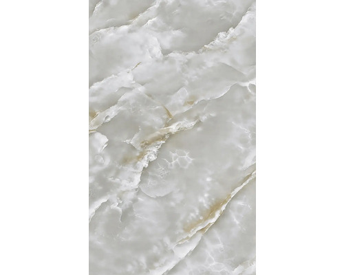 Povrch se vzhledem mramoru se světlým žilkováním a krystalickou strukturou.