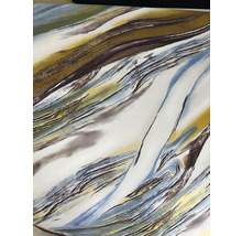 Tapeta s abstraktním vzorem, plynulé linie v mramorovém vzhledu se zlatou, modrou a šedou.