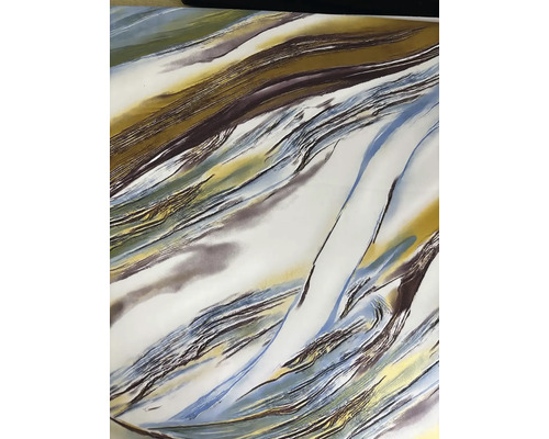 Tapeta s abstraktním vzorem, plynulé linie v mramorovém vzhledu se zlatou, modrou a šedou.