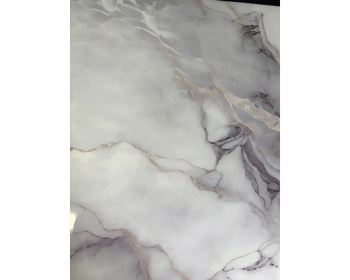 Dlazdice v mramorovem vzhledu se sedym a bezovym zilkovanim.