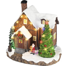 Vánoční vesnička miniatura se zasněženým domkem, osvětleným stromkem, figurkou Santa Clause a světelným řetězem.