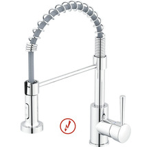 Kuchyňská baterie v chromu s flexibilním výtokem, spirálovou pružinou a vytahovací sprchou na nádobí, vhodná pro nízký tlak.