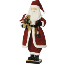 Vánoční figurka stojící Santa Claus s medvídkem a osvětlenou lucernou v červeném rouchu s bílým kožešinovým lemem.