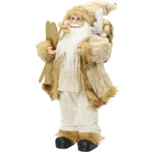 Dekorativní Santa Claus s lyžemi, hůlkami a pytlem, béžový kabát s umělou kožešinou, bílé kalhoty, černé boty.