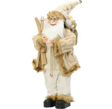 Dekorační figurka Santa Clause v béžovém pleteném kabátě s umělou kožešinou, drží dřevěné lyže a pytel s dárky.