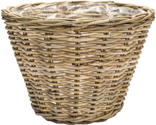 Kulatý proutěný koš na rostliny v hnědé barvě s vnitřní plastovou fólií.