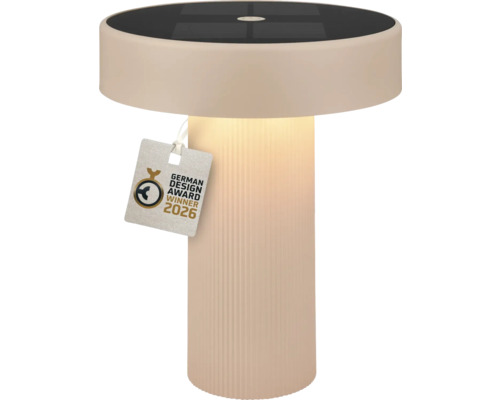 Moderní béžová solární stolní lampa s drážkovanou základnou a integrovaným solárním panelem, vítěz ocenění German Design Award 2026.
