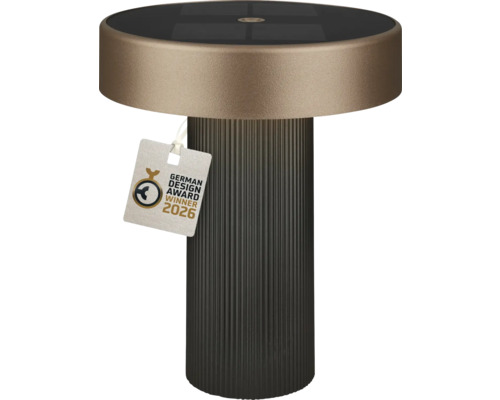 Moderní solární stolní lampa s žebrovaným podstavcem, plochým kulatým stínidlem, integrovaným solárním panelem a German Design Award Winner 2026.