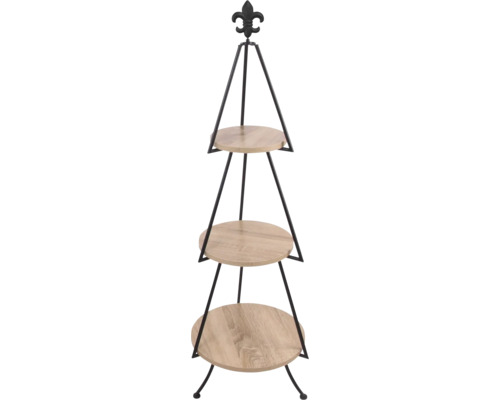 Třípatrový stojan na květiny s černým kovovým rámem a kulatými dřevěnými policemi, zdobený lilií na vrcholu.