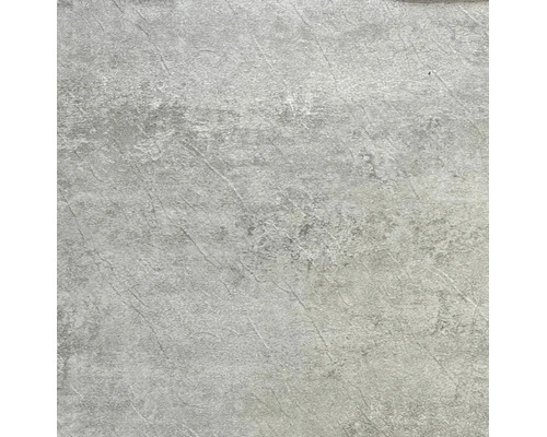 Detail dlažby s betonovým efektem a strukturovaným povrchem.