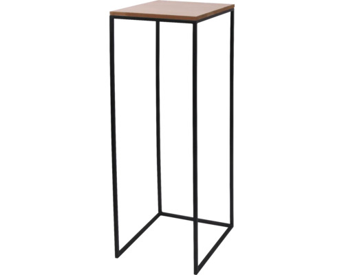 Moderní stojan na květiny s černým kovovým rámem a dřevěnou deskou.